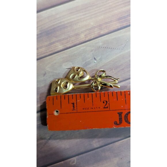 Gold Tone Drama Comedy & Tragedy Mask Brooch Pin Theater Lovers Embossed Design - Picture 6 of 6